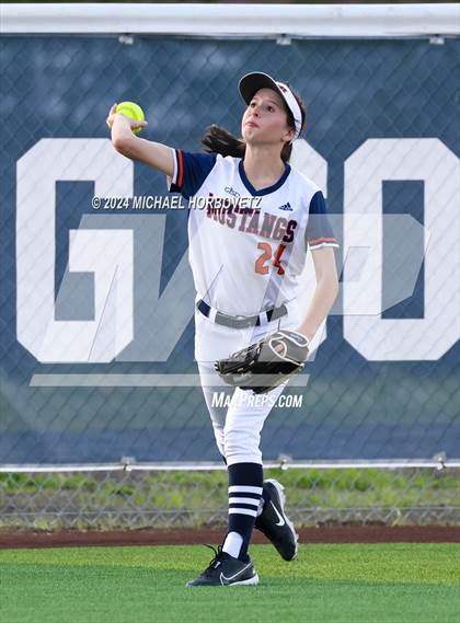 Thumbnail 3 in Sachse vs. Rockwall (UIL 6A Softball Bi-District) photogallery.