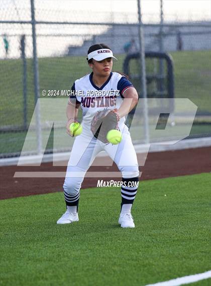 Thumbnail 3 in Sachse vs. Rockwall (UIL 6A Softball Bi-District) photogallery.