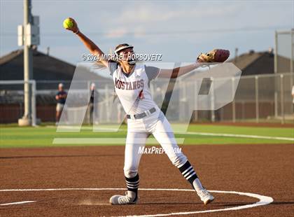 Thumbnail 2 in Sachse vs. Rockwall (UIL 6A Softball Bi-District) photogallery.