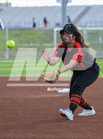 Thumbnail 1 in Sachse vs. Rockwall (UIL 6A Softball Bi-District) photogallery.
