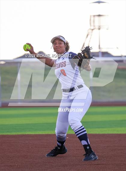 Thumbnail 2 in Sachse vs. Rockwall (UIL 6A Softball Bi-District) photogallery.