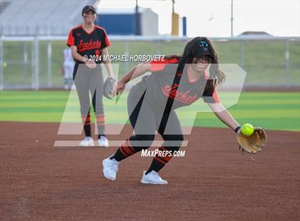 Thumbnail 2 in Sachse vs. Rockwall (UIL 6A Softball Bi-District) photogallery.