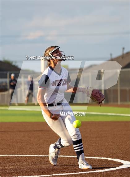 Thumbnail 2 in Sachse vs. Rockwall (UIL 6A Softball Bi-District) photogallery.