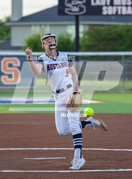 Thumbnail 2 in Sachse vs. Rockwall (UIL 6A Softball Bi-District) photogallery.