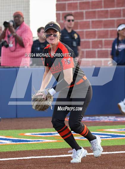 Thumbnail 2 in Sachse vs. Rockwall (UIL 6A Softball Bi-District) photogallery.