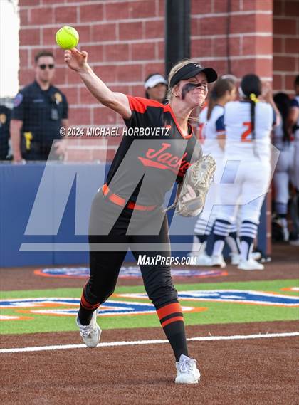 Thumbnail 2 in Sachse vs. Rockwall (UIL 6A Softball Bi-District) photogallery.