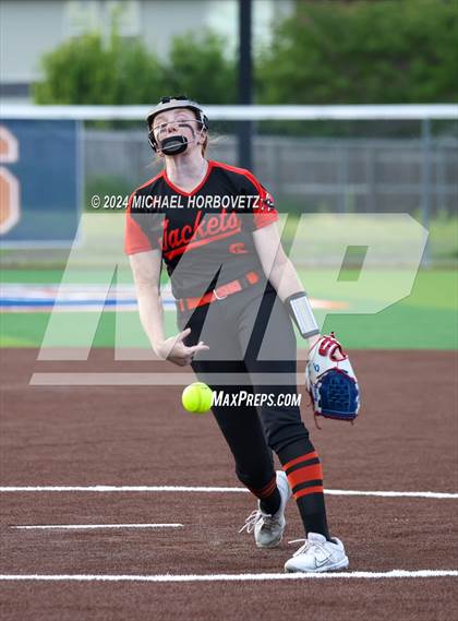 Thumbnail 3 in Sachse vs. Rockwall (UIL 6A Softball Bi-District) photogallery.