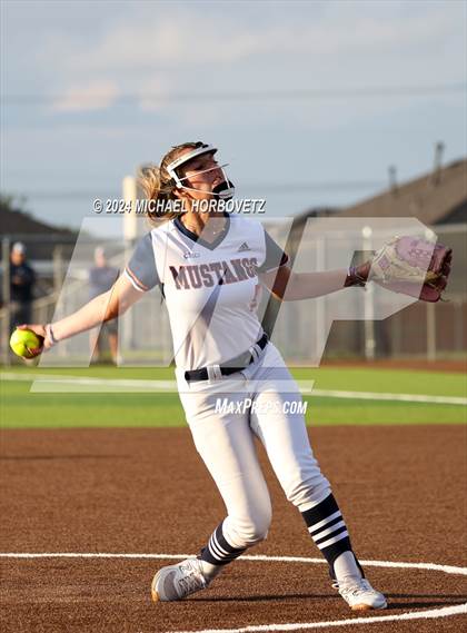 Thumbnail 3 in Sachse vs. Rockwall (UIL 6A Softball Bi-District) photogallery.