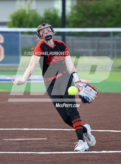 Thumbnail 1 in Sachse vs. Rockwall (UIL 6A Softball Bi-District) photogallery.