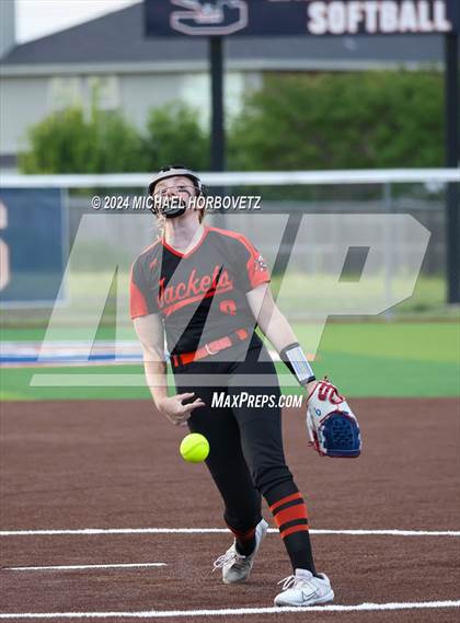 Thumbnail 3 in Sachse vs. Rockwall (UIL 6A Softball Bi-District) photogallery.