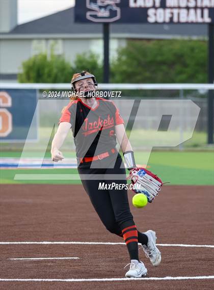 Thumbnail 3 in Sachse vs. Rockwall (UIL 6A Softball Bi-District) photogallery.