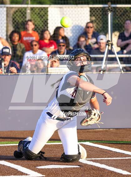 Thumbnail 2 in Sachse vs. Rockwall (UIL 6A Softball Bi-District) photogallery.