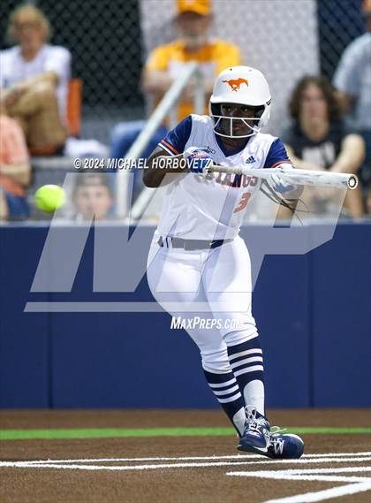 Thumbnail 2 in Sachse vs. Rockwall (UIL 6A Softball Bi-District) photogallery.