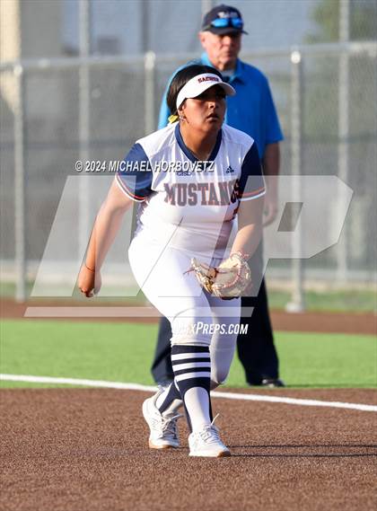 Thumbnail 3 in Sachse vs. Rockwall (UIL 6A Softball Bi-District) photogallery.