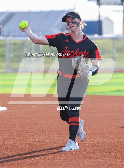 Thumbnail 3 in Sachse vs. Rockwall (UIL 6A Softball Bi-District) photogallery.