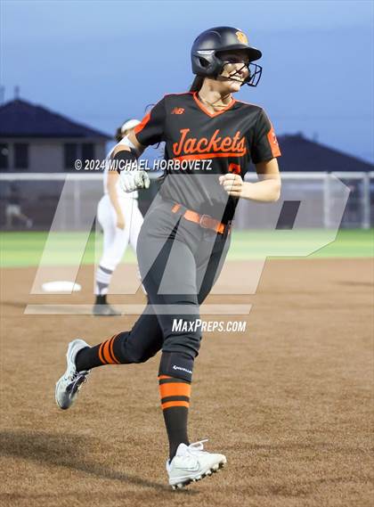 Thumbnail 2 in Sachse vs. Rockwall (UIL 6A Softball Bi-District) photogallery.