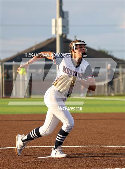 Thumbnail 2 in Sachse vs. Rockwall (UIL 6A Softball Bi-District) photogallery.