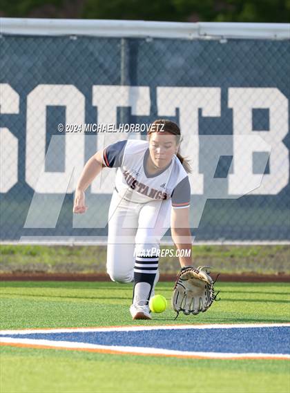 Thumbnail 3 in Sachse vs. Rockwall (UIL 6A Softball Bi-District) photogallery.