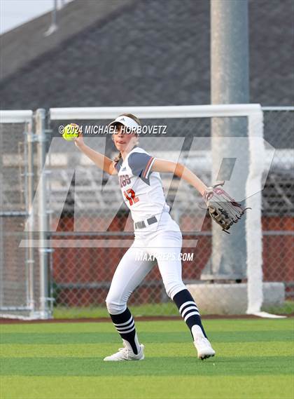 Thumbnail 2 in Sachse vs. Rockwall (UIL 6A Softball Bi-District) photogallery.