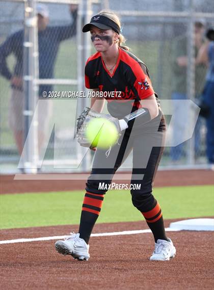 Thumbnail 3 in Sachse vs. Rockwall (UIL 6A Softball Bi-District) photogallery.