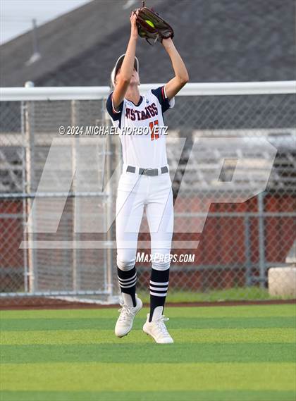 Thumbnail 3 in Sachse vs. Rockwall (UIL 6A Softball Bi-District) photogallery.