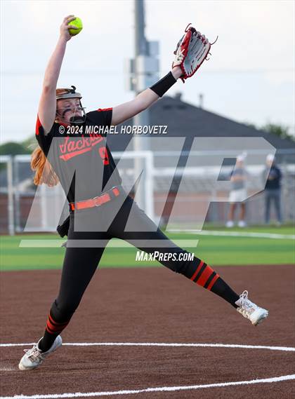 Thumbnail 1 in Sachse vs. Rockwall (UIL 6A Softball Bi-District) photogallery.