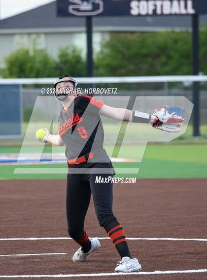 Thumbnail 2 in Sachse vs. Rockwall (UIL 6A Softball Bi-District) photogallery.