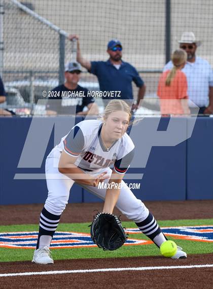 Thumbnail 2 in Sachse vs. Rockwall (UIL 6A Softball Bi-District) photogallery.