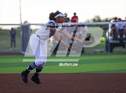 Thumbnail 2 in Sachse vs. Rockwall (UIL 6A Softball Bi-District) photogallery.