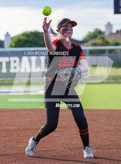 Thumbnail 1 in Sachse vs. Rockwall (UIL 6A Softball Bi-District) photogallery.