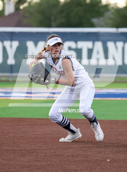 Thumbnail 2 in Sachse vs. Rockwall (UIL 6A Softball Bi-District) photogallery.