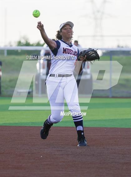 Thumbnail 1 in Sachse vs. Rockwall (UIL 6A Softball Bi-District) photogallery.
