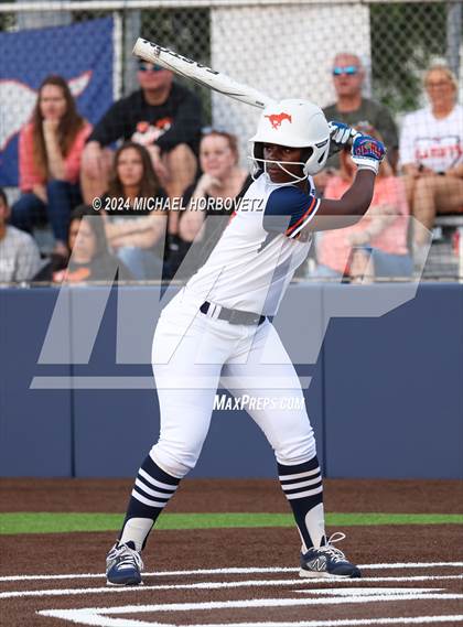 Thumbnail 2 in Sachse vs. Rockwall (UIL 6A Softball Bi-District) photogallery.