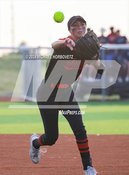 Thumbnail 1 in Sachse vs. Rockwall (UIL 6A Softball Bi-District) photogallery.