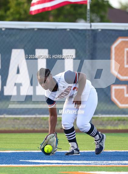 Thumbnail 1 in Sachse vs. Rockwall (UIL 6A Softball Bi-District) photogallery.