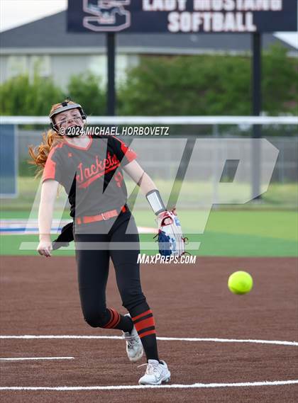 Thumbnail 1 in Sachse vs. Rockwall (UIL 6A Softball Bi-District) photogallery.