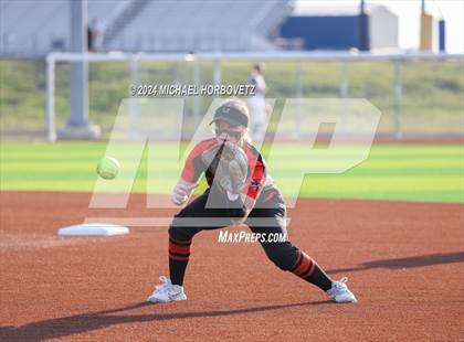 Thumbnail 3 in Sachse vs. Rockwall (UIL 6A Softball Bi-District) photogallery.