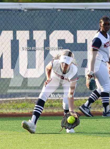 Thumbnail 2 in Sachse vs. Rockwall (UIL 6A Softball Bi-District) photogallery.