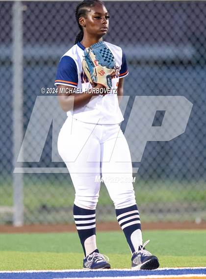 Thumbnail 1 in Sachse vs. Rockwall (UIL 6A Softball Bi-District) photogallery.