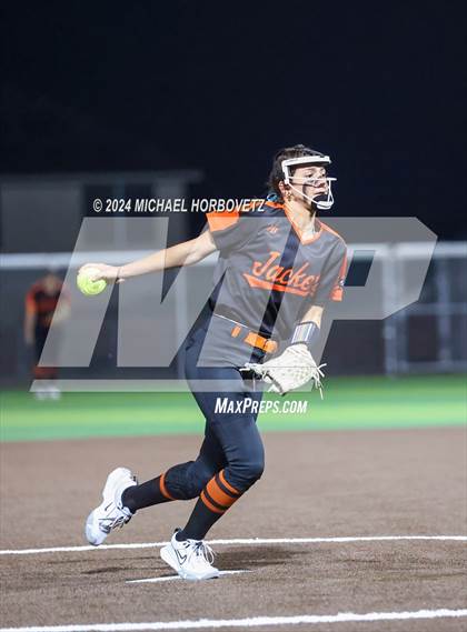 Thumbnail 1 in Sachse vs. Rockwall (UIL 6A Softball Bi-District) photogallery.