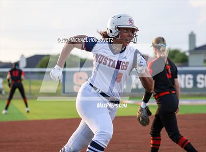 Thumbnail 2 in Sachse vs. Rockwall (UIL 6A Softball Bi-District) photogallery.