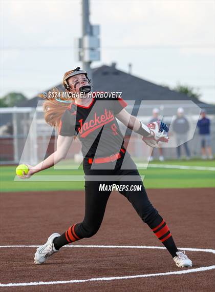 Thumbnail 1 in Sachse vs. Rockwall (UIL 6A Softball Bi-District) photogallery.