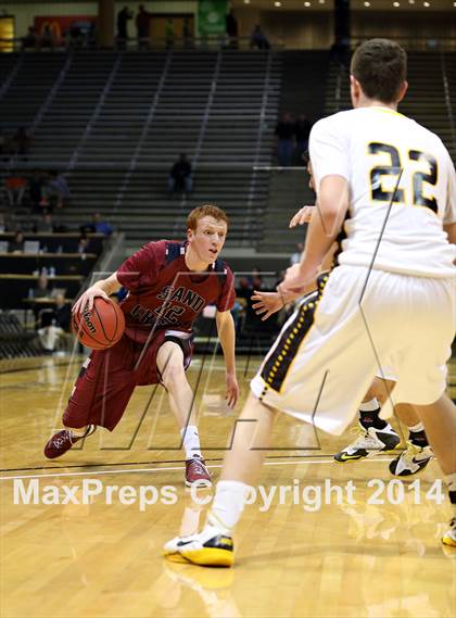 Thumbnail 2 in Pueblo East vs. Sand Creek (CHSAA 4A Semifinal) photogallery.