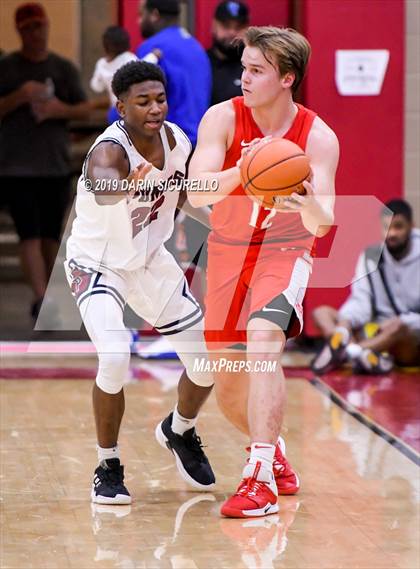 Thumbnail 2 in Mater Dei vs Perry (Hoophall West Tournament)  photogallery.