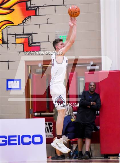 Thumbnail 2 in Mater Dei vs Perry (Hoophall West Tournament)  photogallery.