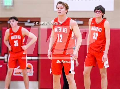Thumbnail 3 in Mater Dei vs Perry (Hoophall West Tournament)  photogallery.