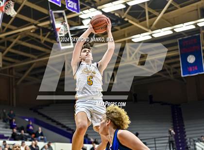 Thumbnail 2 in Delta vs. Tipton (Fieldhouse Classic) photogallery.