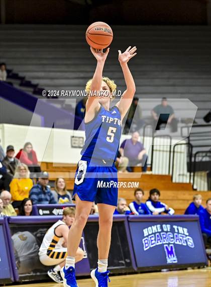 Thumbnail 2 in Delta vs. Tipton (Fieldhouse Classic) photogallery.