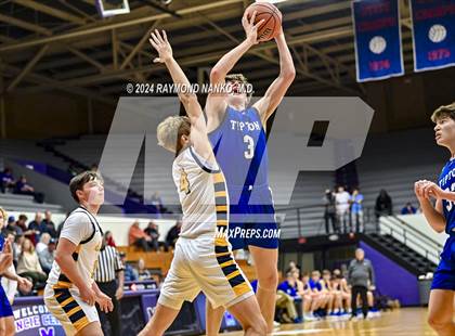 Thumbnail 3 in Delta vs. Tipton (Fieldhouse Classic) photogallery.