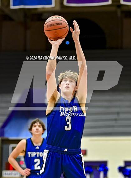 Thumbnail 2 in Delta vs. Tipton (Fieldhouse Classic) photogallery.